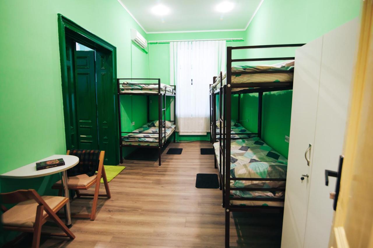 Hostel “Lime” Ivano-Frankivsk Ngoại thất bức ảnh