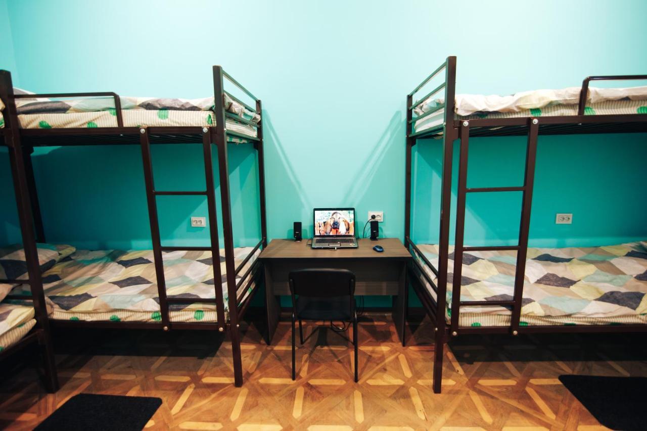 Hostel “Lime” Ivano-Frankivsk Ngoại thất bức ảnh